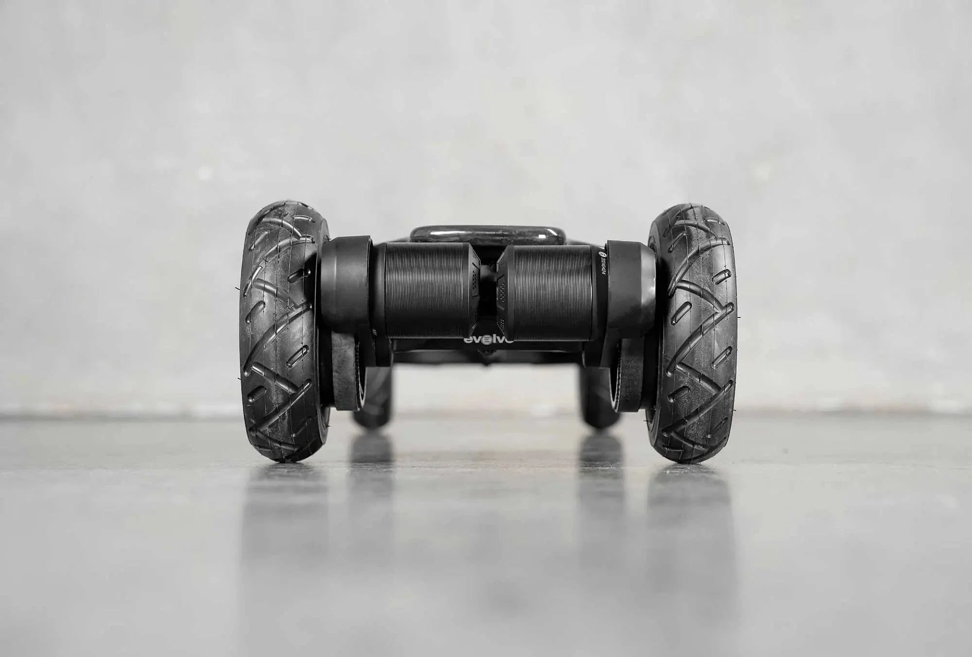 Evolve "Diablo" Carbon All Terrain Electric Skateboard - Image 4
