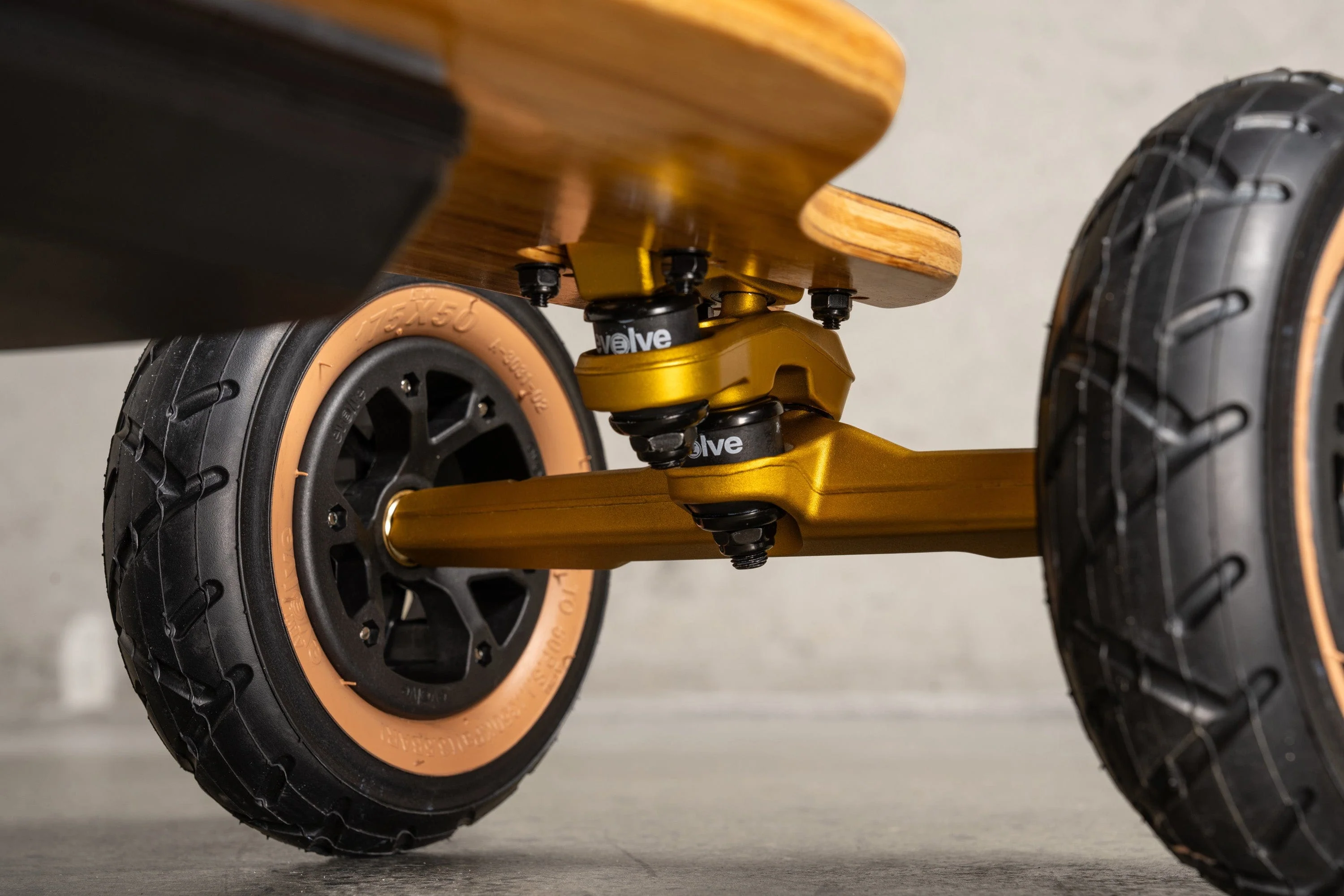 Evolve Fusion 2 in 1 Electric Skateboard - Image 17