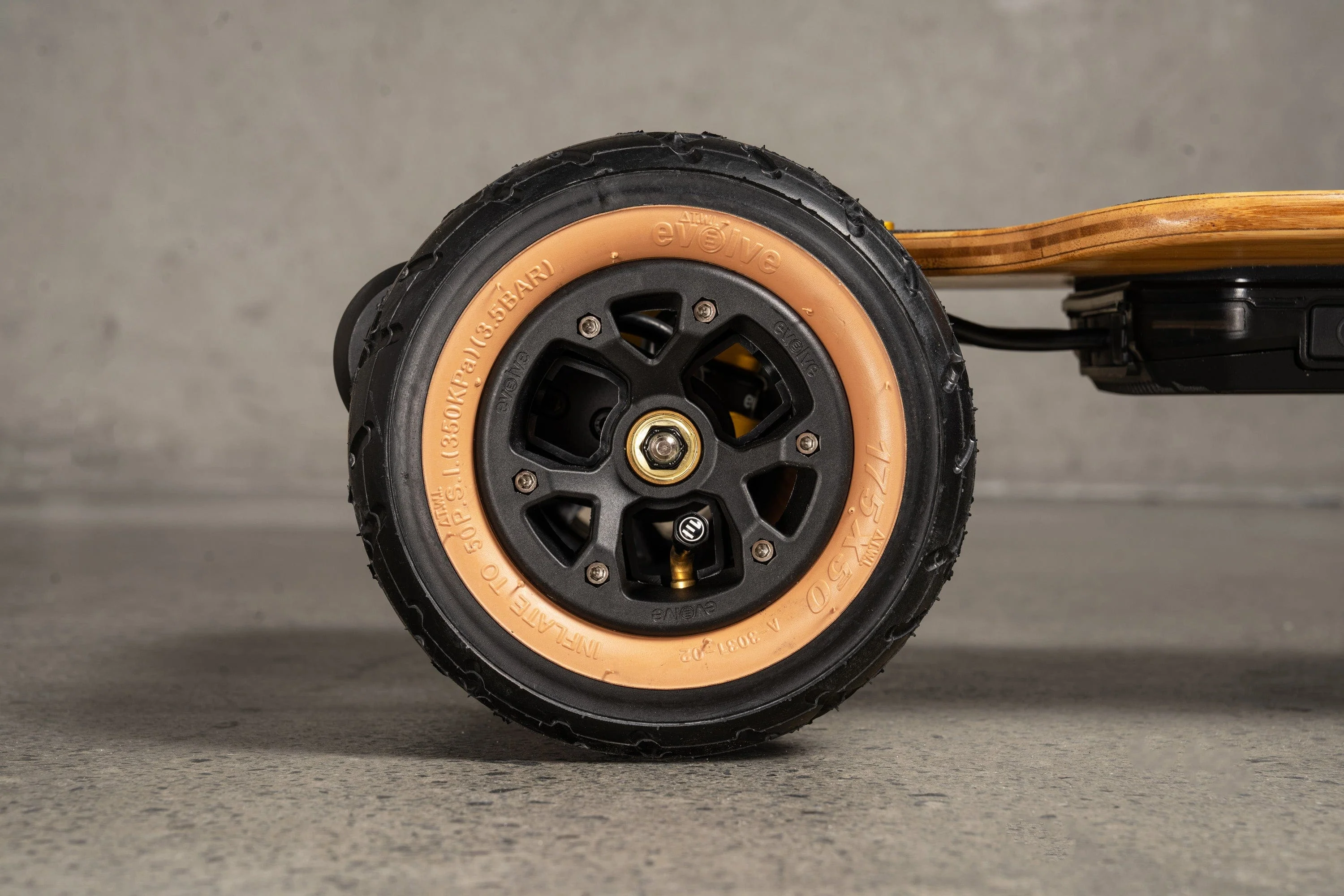 Evolve Fusion 2 in 1 Electric Skateboard - Image 28